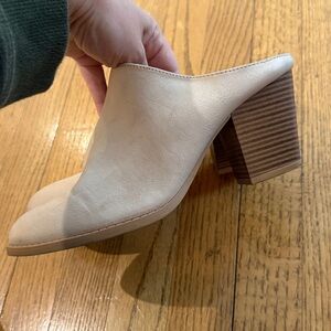 ✨ Cream Block Heel Mules – Women’s Size 8.5 – Slip-On Neutral Heeled Shoes ✨